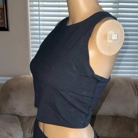 Like New Black Athleta Conscious Crop Top - Picture 2 of 6